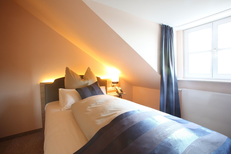 Bedroom 3, Hotel MainChateau, Offenbach
