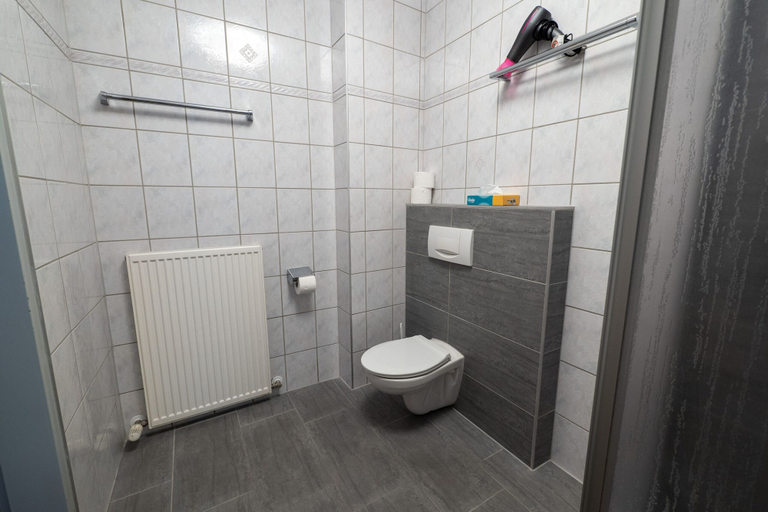 Bathroom 4, Heimgartl, Innsbruck