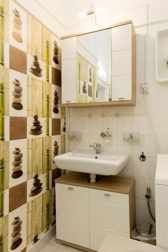 Bathroom 4, Hunyadi 3 Apartment, Budapesti