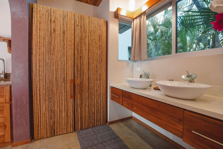 Bathroom 3, Iluminar Beachfront Suite, Nicoya