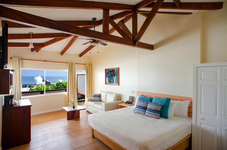 Bedroom 4, Hotel Roca Sunzal, Tamanique