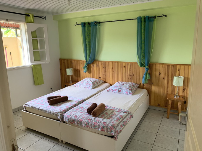 Bedroom 3, Gîte le Longane, Saint-Pierre
