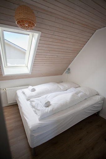 Bedroom 2, 3BR - Townhouse - Free Parking -Tórshavn, Tórshavn
