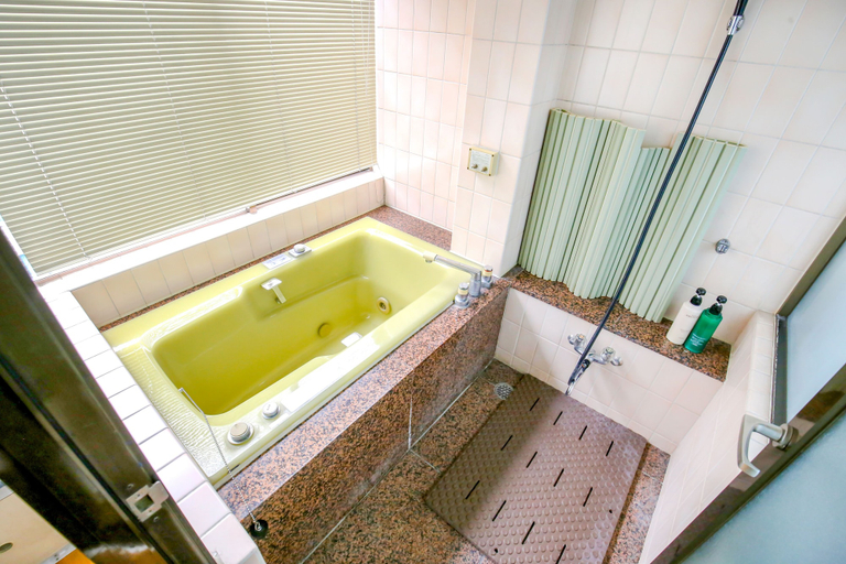 Bathroom 3, Shinsaibashi Qilv Apartments, Osaka