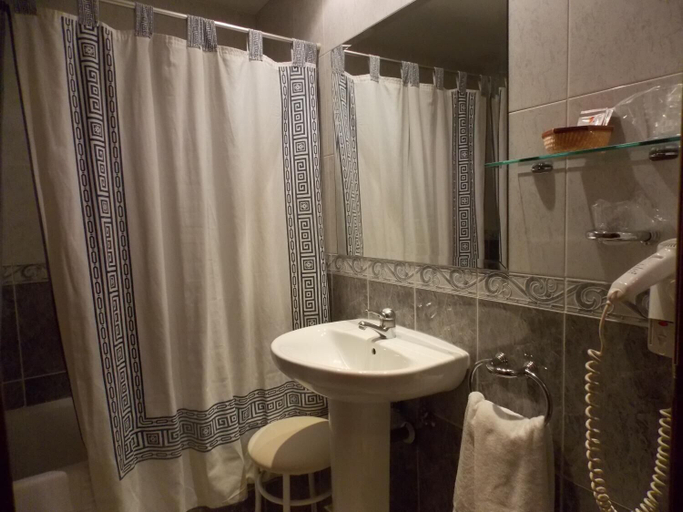 Bathroom 3, Hotel San Cristobal, Cáceres