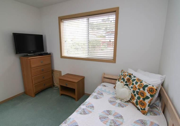 Bedroom 3, A Beach View, Lincoln