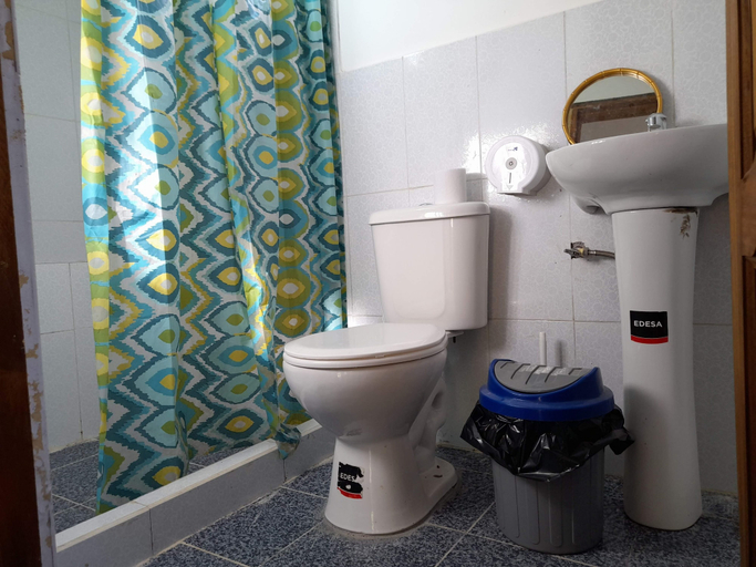 Bathroom, Sendero de las aves, San Miguel de los Bancos
