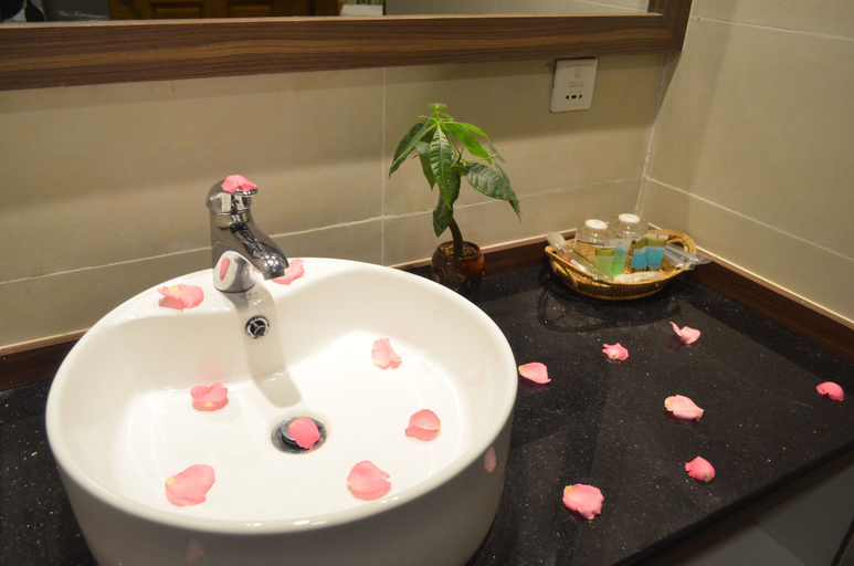 Bathroom 3, Kalaw Silver Pine Hotel, Taunggye