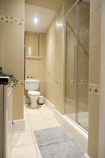 Bathroom 3, Oxford Apartments, London