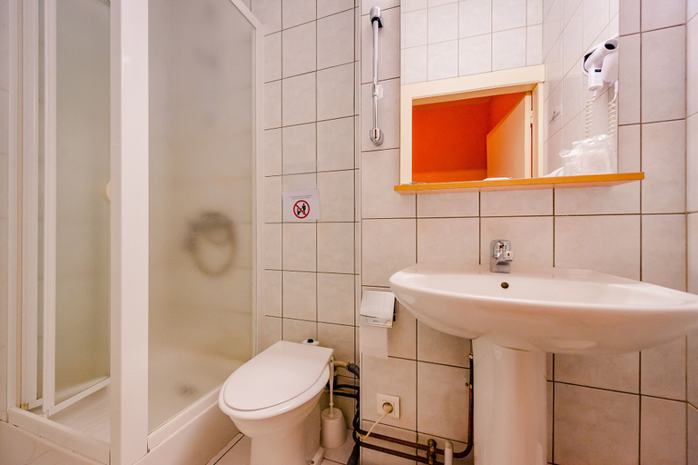 Bathroom 3, Hotel Le Commerce, Vosges