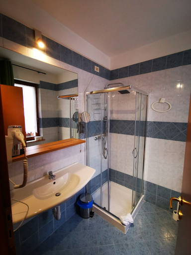 Bathroom 5, Hotel Tarvisio, Udine