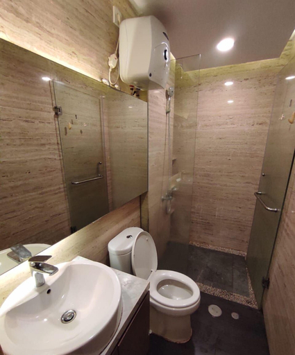 Bathroom 3, Treepark City Apartement by Echa, Tangerang
