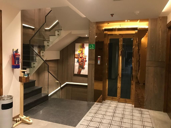Others 5, Hotel Mirage, Sahibzada Ajit Singh Nagar