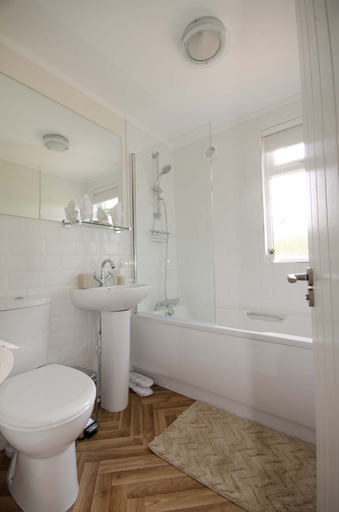 Bathroom 3, Hollicarrs - Woodland Lodge, York