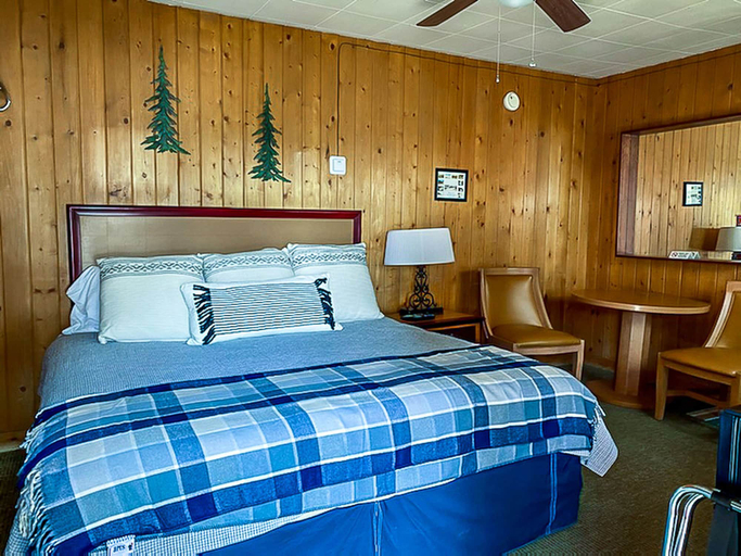 Bedroom 3, The Gold Pan Motel, Colfax