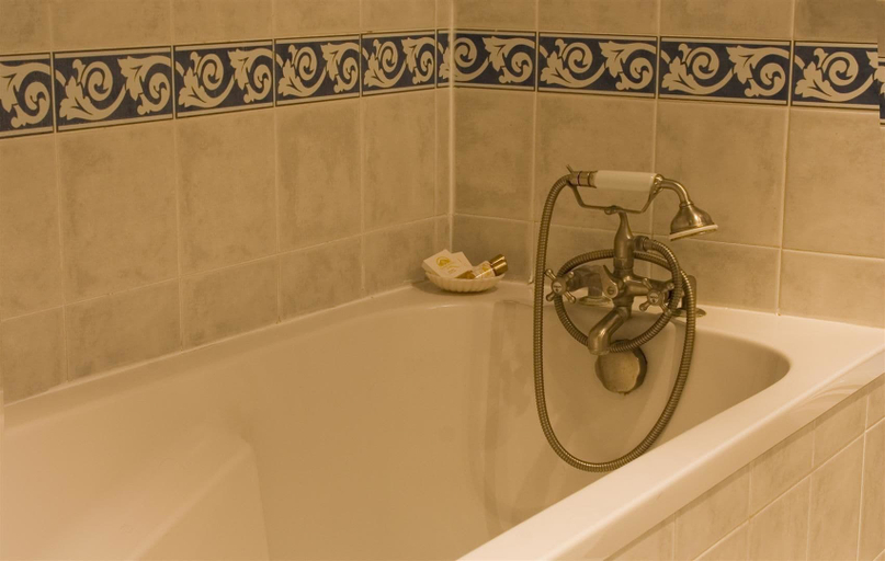 Bathroom 4, Hôtel des 4 Soeurs, Gironde