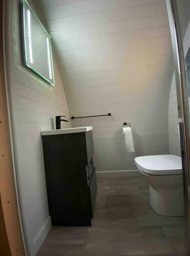 Bathroom 3, Cariad, Pembrokeshire