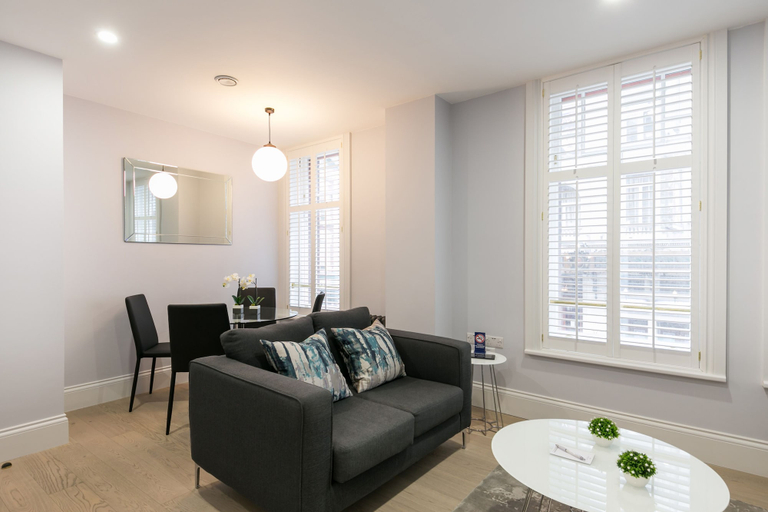 Others 4, Urban Chic - Shaftesbury, London