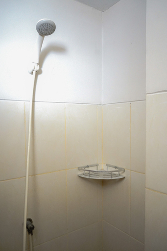 Bathroom 3, Minimalist and Comfy Studio Green Lake View Apartment, Tangerang Selatan