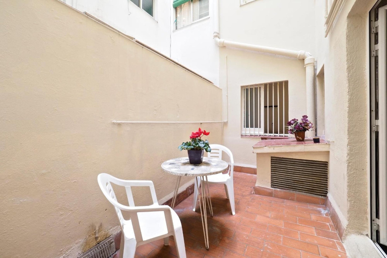 Others 5, Hostal Elkano, Barcelona