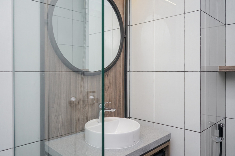Bathroom 2, Premium Relaxing Studio Casa de Parco Apartment, Tangerang
