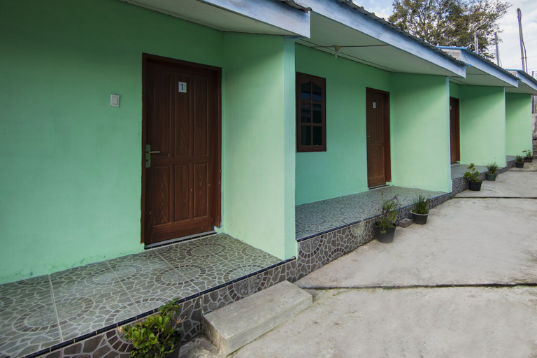 Exterior & Views 2, OYO 1701 Bagus Inn, Karo