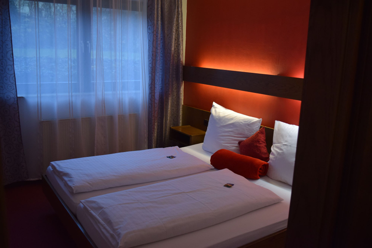 Bedroom 4, Hotel Zum Rosengarten, Darmstadt