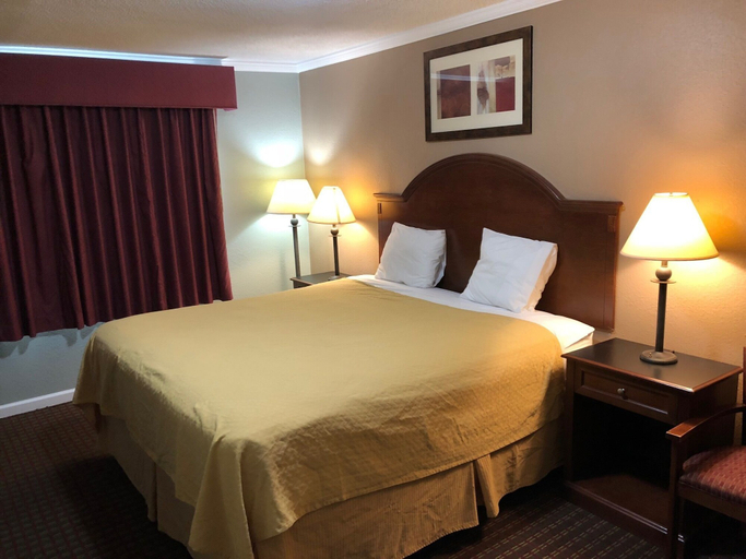 Bedroom 2, American Inn, Steuben