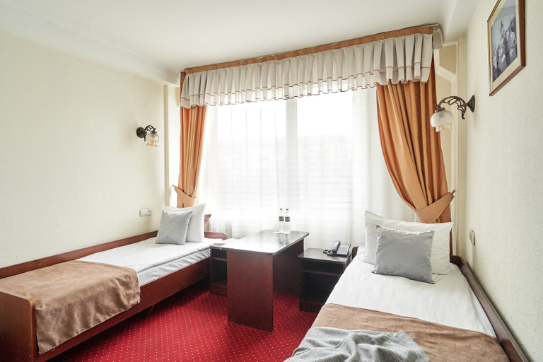 Bedroom 2, Hotel Druzhba, Holosiïvs'kyi