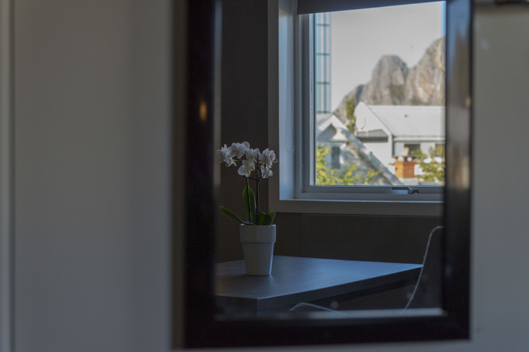 Others 4, Fast Hotel Svolvær, Vågan