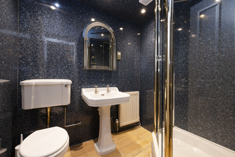 Bathroom, JOIVY Castle Hideaway, Edinburgh