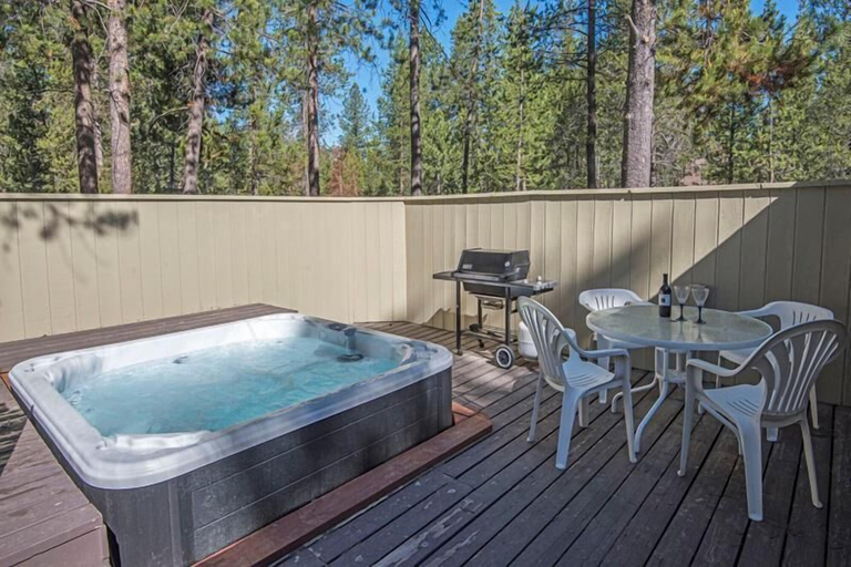 Sport & Beauty 5, 11 Pine Bough, Deschutes