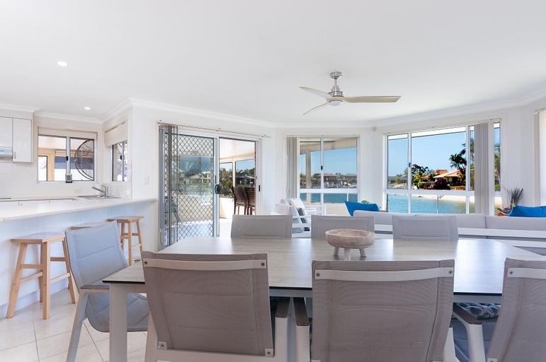Food & Drinks, Point Witonga, Clarence Valley- Coast