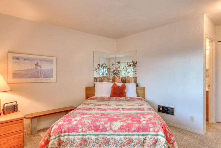 Bedroom 2, Nye Suite - Meredith Lodging, Lincoln