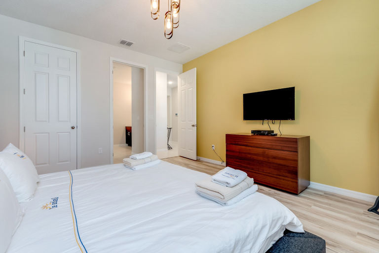 Bedroom 3, Edgy and Modern 7 Bed 5 Ba Villa Pool & Spa 1800saw, Osceola