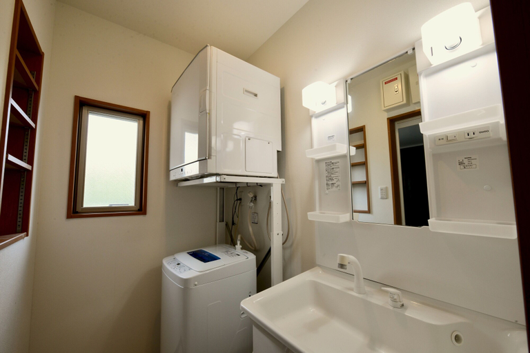 Bathroom 3, Cube Coza, Okinawa