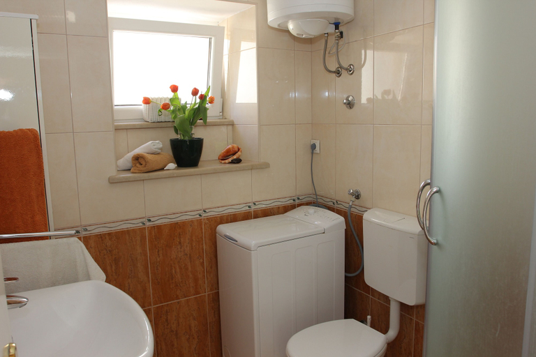 Bathroom 4, Holiday Home Granny Mary, Sutivan