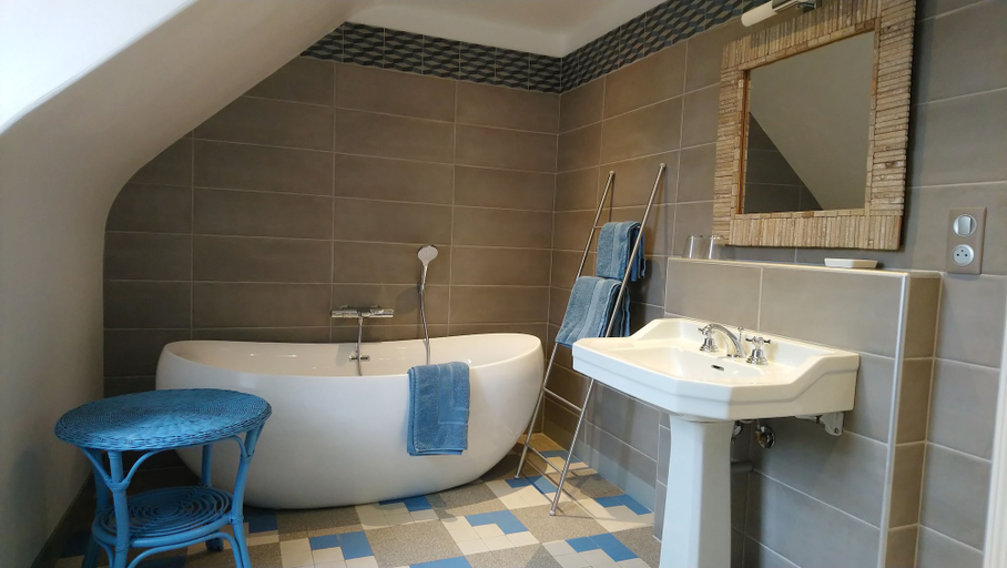 Bathroom 5, Manoir de Conjon, Calvados