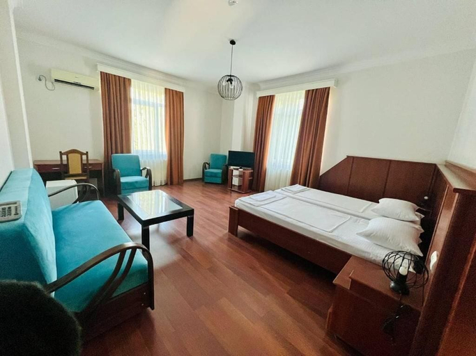 Bedroom 2, Hotel Aristocrat, Tbilisi