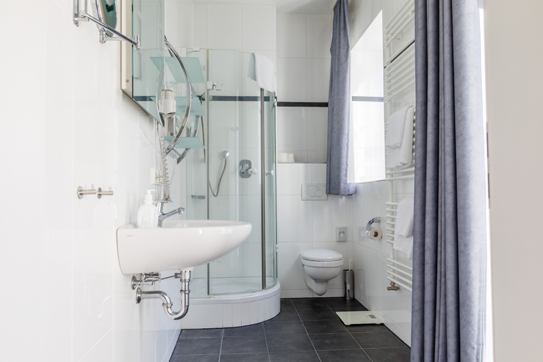 Bathroom 5, Hotel Lahnschleife, Limburg-Weilburg