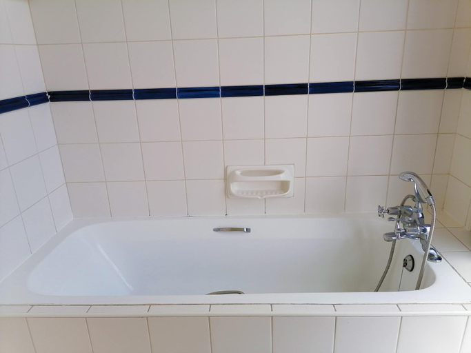 Bathroom 3, All the Tides - Hi Tide, Ugu