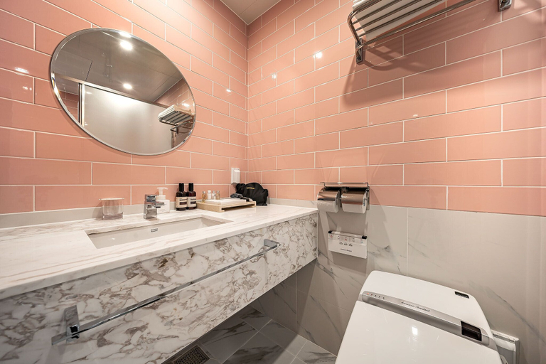 Bathroom 4, Brown-dot Hotel Signature, Buk