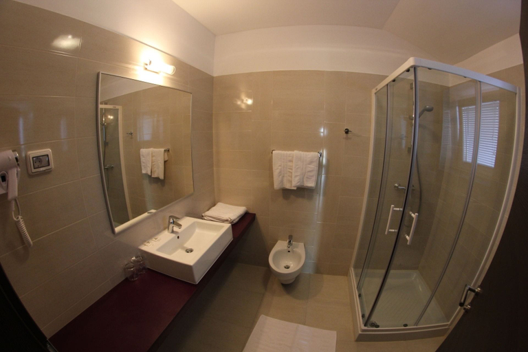 Bathroom 4, Villa Badi, Umag