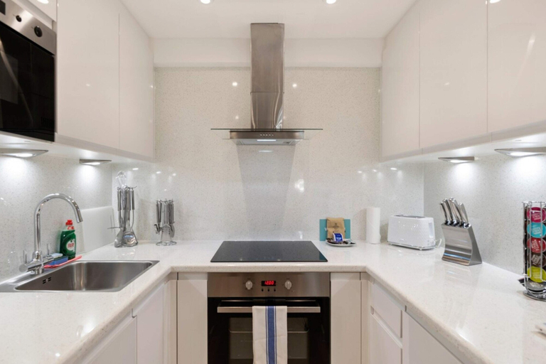 Others 3, Bright 1 Bedroom House near Edgware Road, London