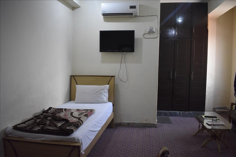 Bedroom 2, Hotel Royal Lodge, Islamabad