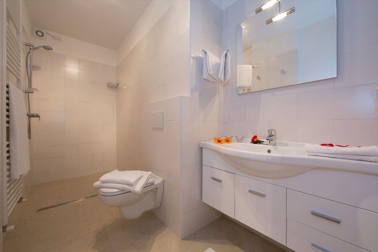 Bathroom 4, Casa Monaco, Como