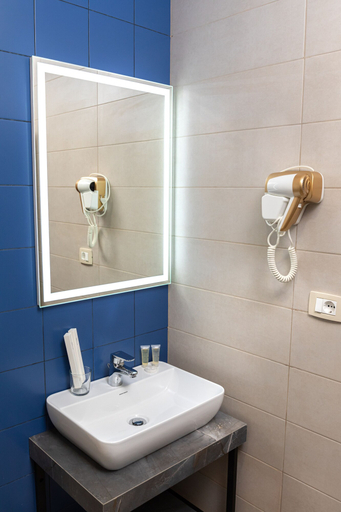 Bathroom 3, Alaska Resort