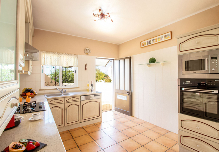Others 4, Villa Dominica, Lagoa
