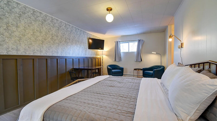 Bedroom 1, Old Tale Inn, Lake