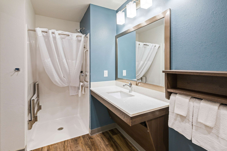 Bathroom 4, WoodSpring Suites Davenport Quad Cities, Scott